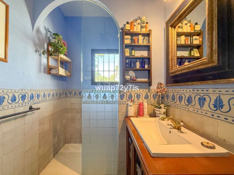 Foto b0959ef5-d9fd-4af4-830b-b0c01e55f168. Casa adossada a Sierra Blanca Marbella