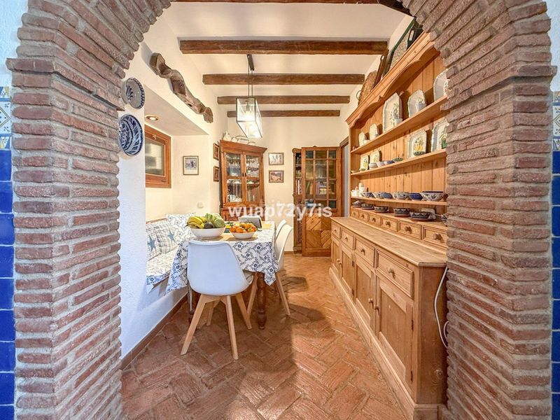 Foto b1aa35f5-adf7-40ff-b891-1a1962282ce9. Casa adossada a Sierra Blanca Marbella