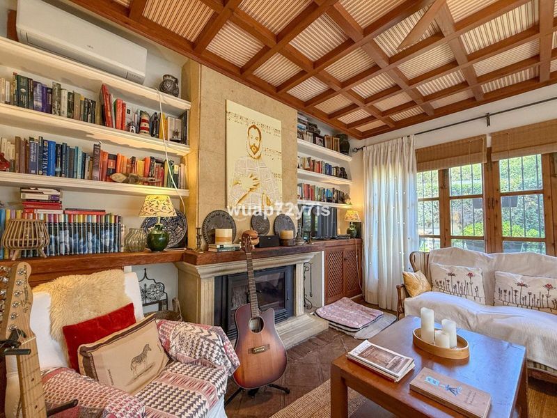 Foto b26031e4-3bd8-40dd-be0a-f67992b02810. Casa adossada a Sierra Blanca Marbella