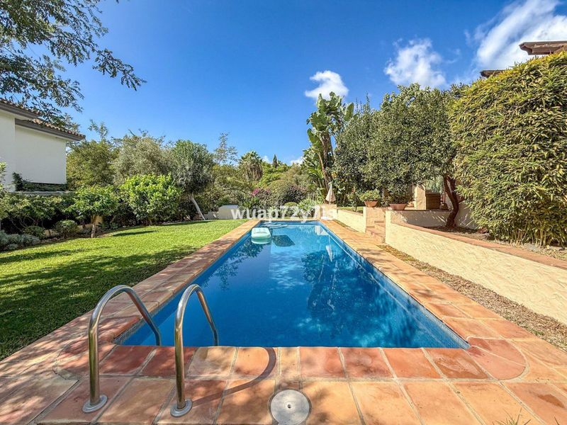 Foto be073d2a-2b55-48c2-bc7b-998496a6bd76. Casa adossada a Sierra Blanca Marbella