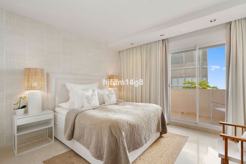 Foto 09c0a04c-4322-4e5b-b66b-8adfa9cab2c3. Piso en Las Brisas Marbella