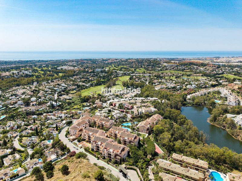 Foto 32183c97-2120-4f95-9eb3-f39fa9c6087e. Piso en Las Brisas Marbella