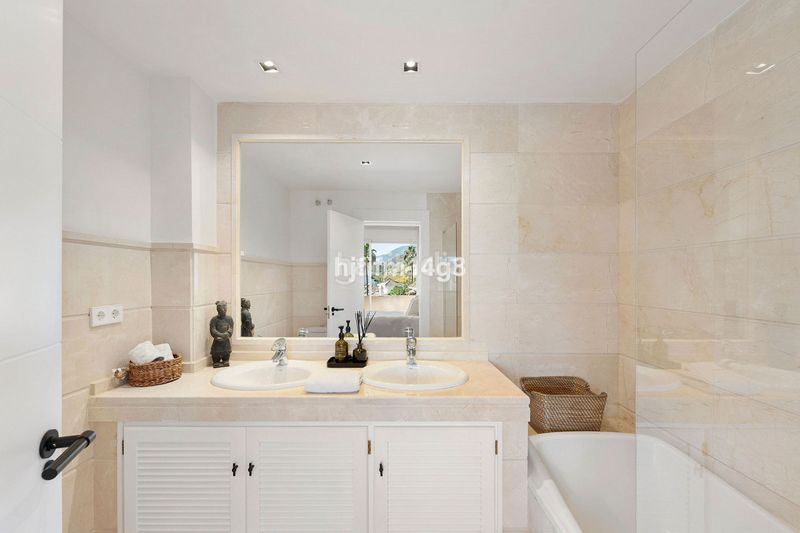 Foto 6eb695d2-ee3a-48df-a205-a56d29c2b5c0. Piso en Las Brisas Marbella