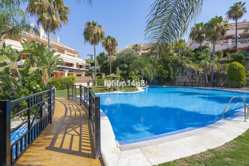 Foto b9815c9a-1012-437a-b890-aba8b96fe7ee. Piso en Las Brisas Marbella