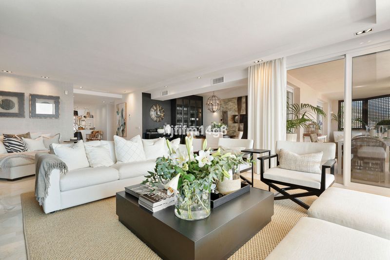 Foto c205e86b-0245-4947-b42c-153d4c65ef1e. Piso en Las Brisas Marbella