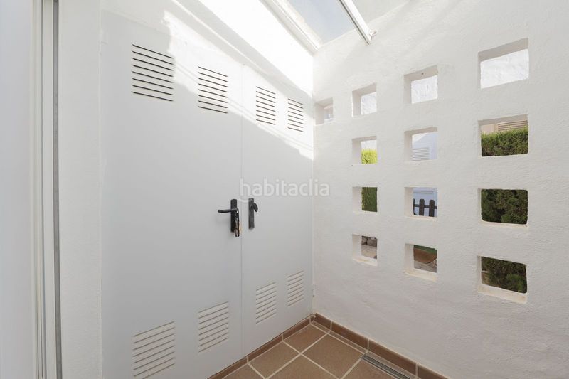 Foto d80cc4d6-2af0-4df2-9dde-6dae73f1d95c. Casa adosada en bahía de Marbella Marbella