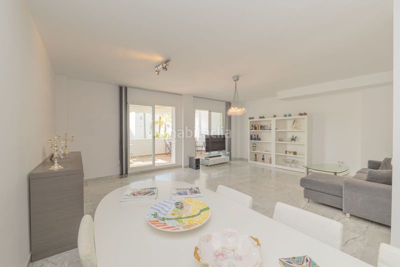 Foto f884de1f-a634-484b-ba82-bc26c59e21b5. Casa adosada en bahía de Marbella Marbella