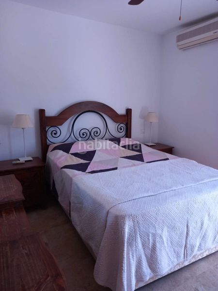 Foto 8c65d057-dac7-4494-a5be-e3fa6557339c. Casa adossada a Centro Estepona
