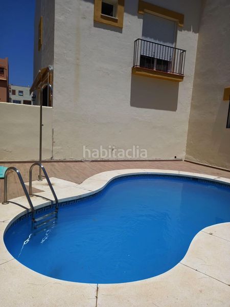 Foto f16cd8c2-c86f-4889-8fa7-9a3f271a2cf6. Casa adossada a Centro Estepona