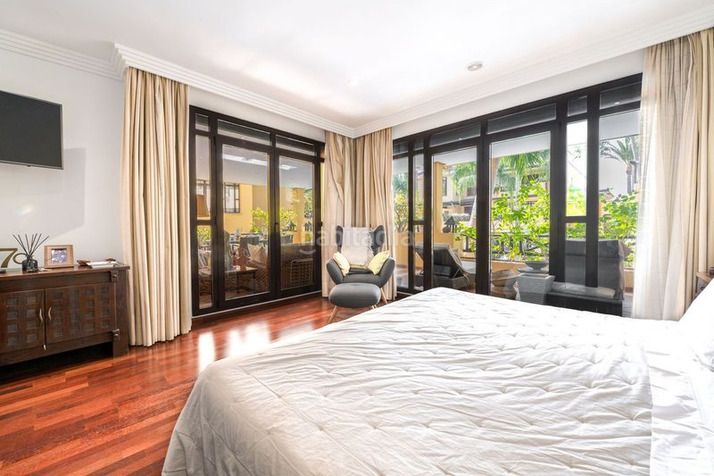 Foto c062311f-7bf2-49c0-9479-d5ba1f2d0af4. Pis a Puerto Banús Marbella