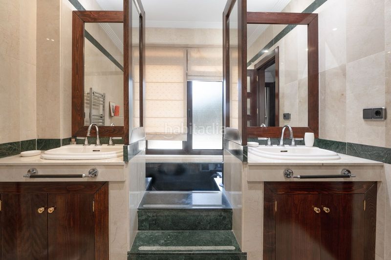 Foto eafb1b8d-5f89-4b9c-b91f-038d17ebe411. Pis a Puerto Banús Marbella