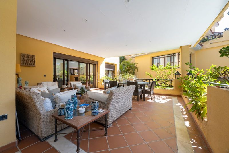 Foto ffdd95da-0760-4a4e-aa65-64789e51fbe6. Pis a Puerto Banús Marbella