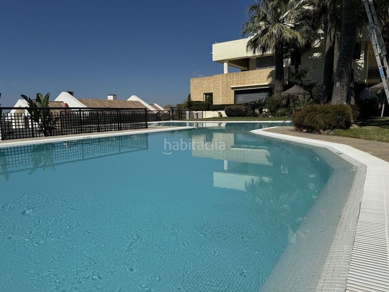 Foto e3cda8ec-431d-47ee-af25-c2205bd4262c. Pis a Alto de los Monteros Marbella