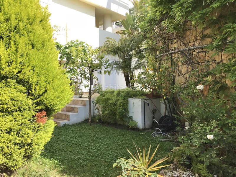 Foto e5db875a-34a0-4954-8c8f-4dc76ce4cd4c. Pis a Alto de los Monteros Marbella