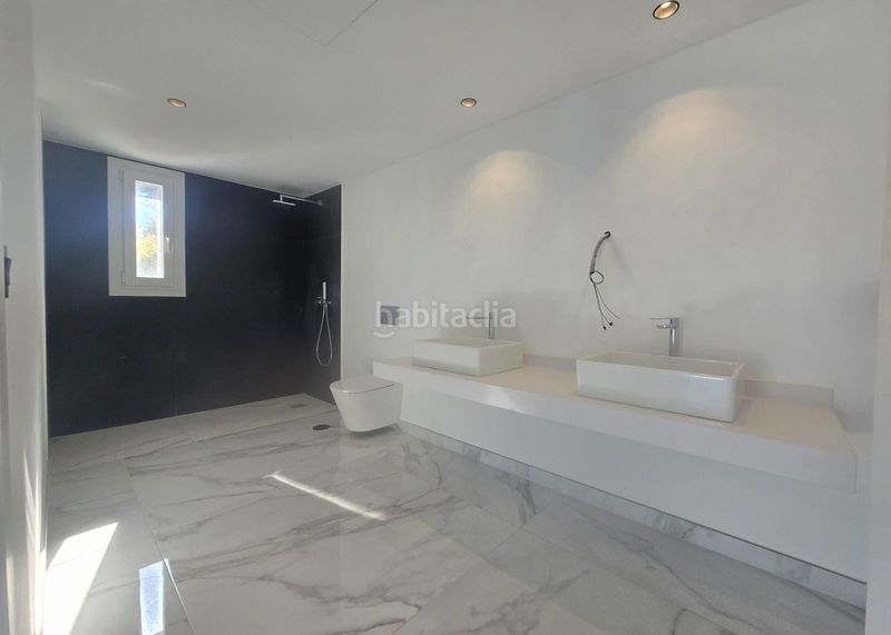 Foto 98887129-dcb0-493b-b3ae-b47486a73501. Casa adosada en La Mairena Ojén