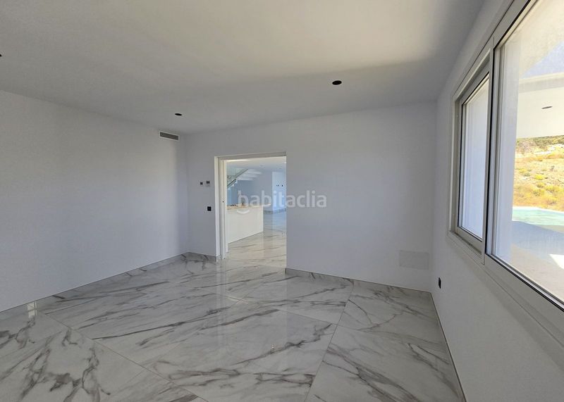 Foto ffca8e3a-69d2-44cd-b9d0-37393186b700. Casa adosada en La Mairena Ojén