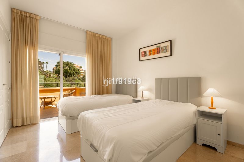 Foto 0cd455e9-3f03-42aa-9151-5842e0cd80e2. Pis a Elviria Marbella