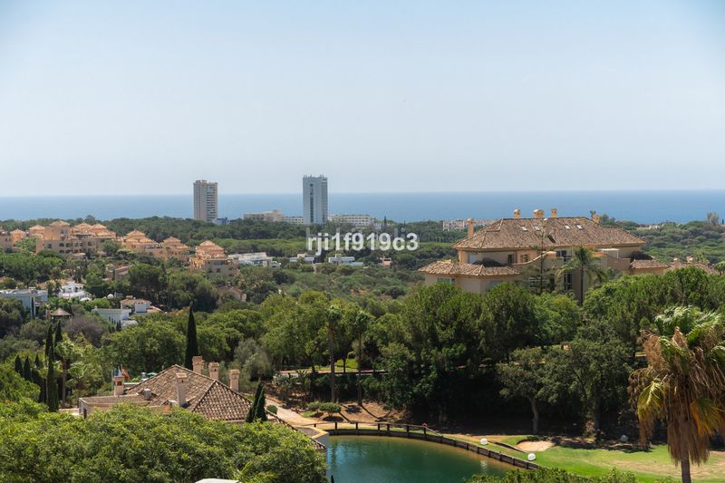 Foto 8ad89270-8987-4792-9d44-f7e1cb6421ee. Pis a Elviria Marbella