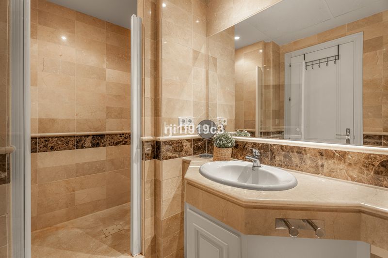 Foto ae35514c-f83b-4a83-9c41-498ab21f2237. Pis a Elviria Marbella