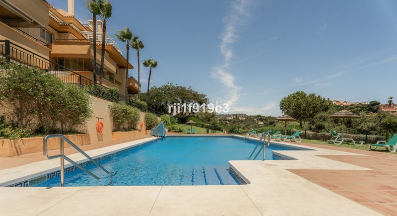 Foto c28b7220-0ddc-4eeb-9ce7-9abd81054c8f. Pis a Elviria Marbella