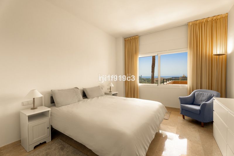 Foto e607cbff-4452-4258-bbc7-8ffc8a8410f9. Pis a Elviria Marbella