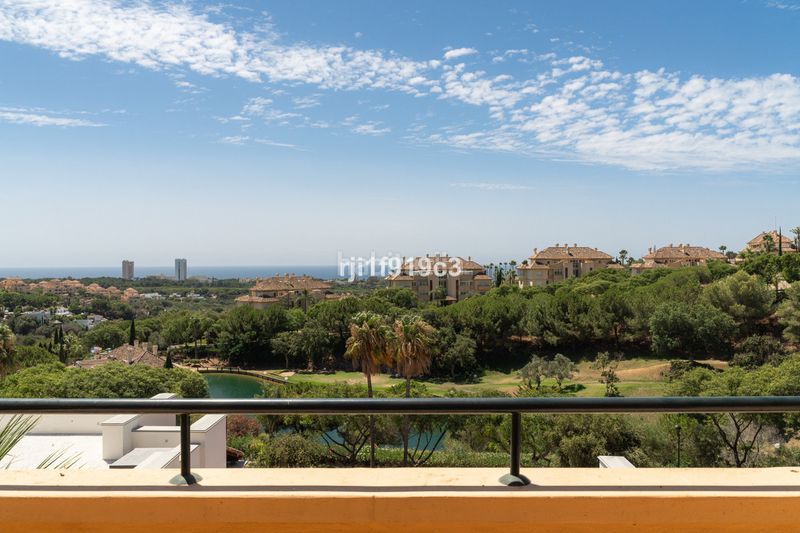 Foto f02fb412-749d-4bcf-9e62-e4336f03c96d. Pis a Elviria Marbella