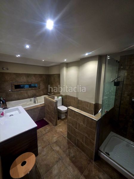 Foto b37fdf87-183d-4632-ab72-b4e33a6a6ac4. Casa adossada amb aparcament a Centro Estepona