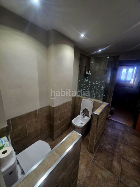 Foto caf4e5ba-553c-4d43-a5b5-9b9bcbf36259. Casa adossada amb aparcament a Centro Estepona