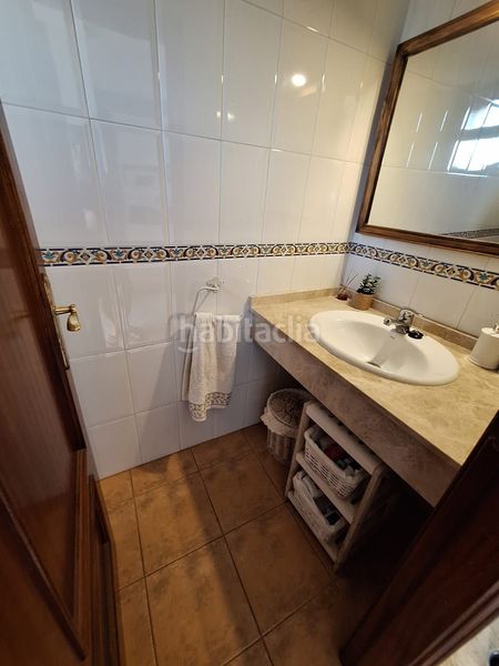 Foto f6f8b2c5-ec2c-46c6-bbe7-66fd78efd64c. Casa adossada amb aparcament a Casco Antiguo Marbella
