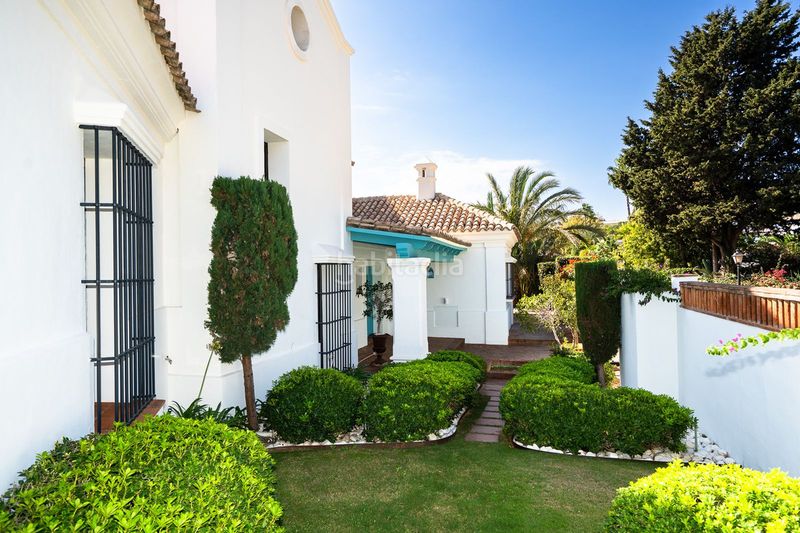 Foto c500157a-600a-4e97-aa38-b16e606c3d1d. Casa adossada amb aparcament a Guadalmina Baja Marbella