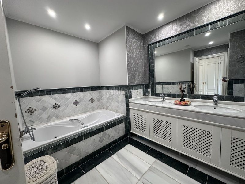 Foto 0c15d81e-e063-4b34-b03f-f2da27f4f4d0. Pis a La Carolina - Guadalpín Marbella