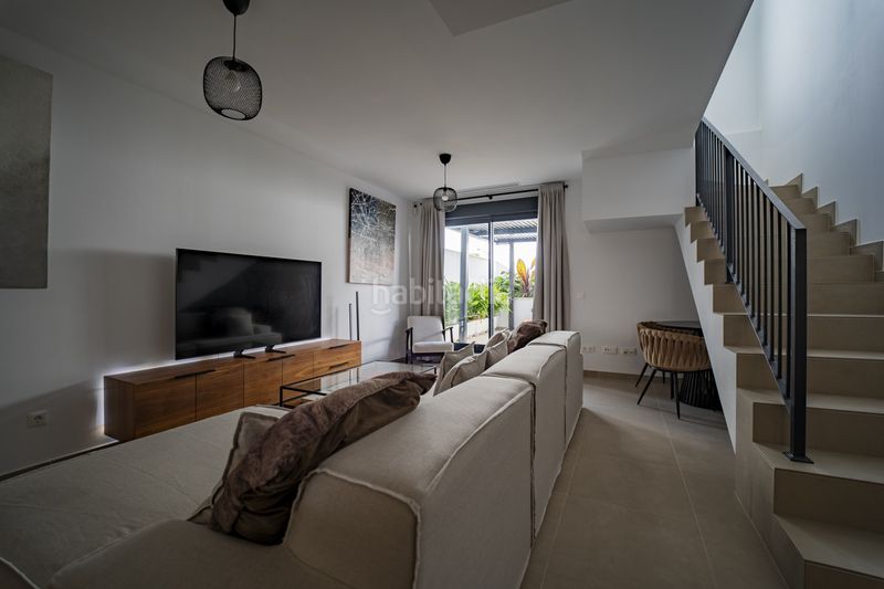 Foto b8d9e794-909e-49f2-8f9e-20fdf6d69b43. Casa adossada a Cancelada Estepona