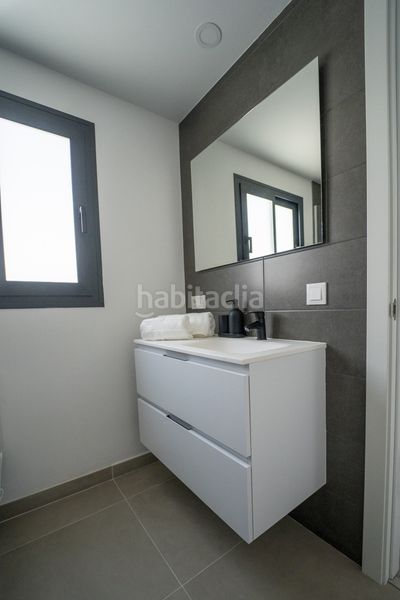 Foto f210fffd-2ead-42f3-b652-e35ee95fc94e. Casa adossada a Cancelada Estepona