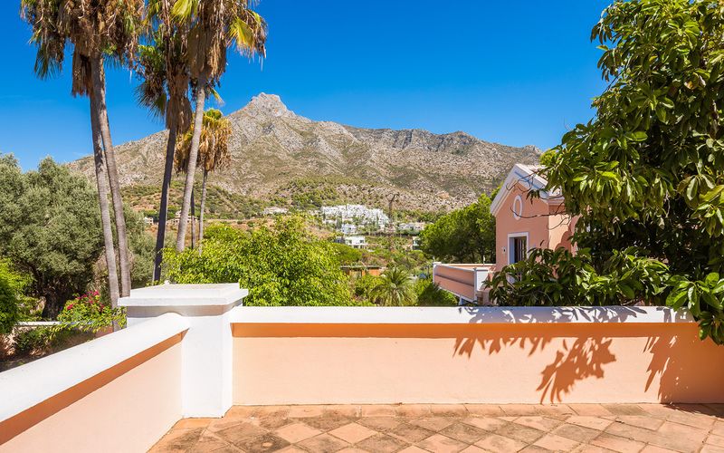 Foto e875f386-4a8c-40d9-bb0c-33a223e25a4f. Casa adossada a La Carolina - Guadalpín Marbella