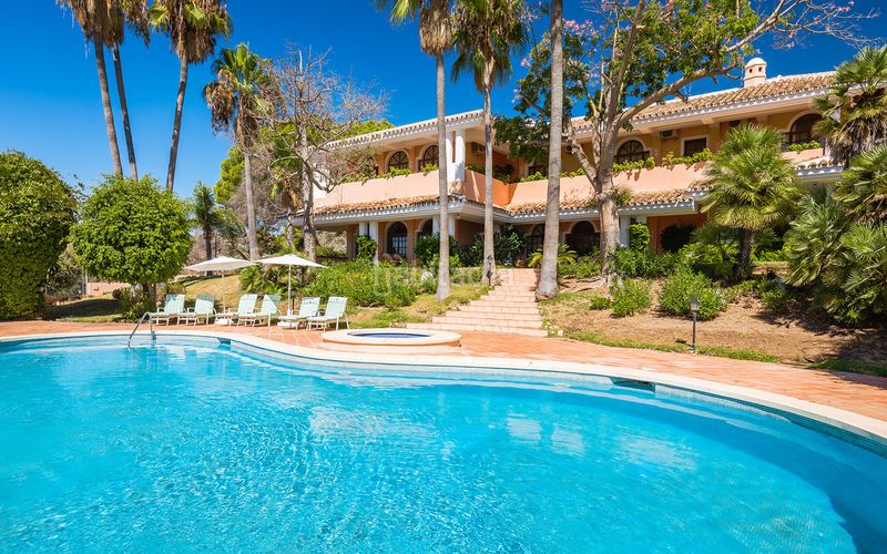 Foto f1f3b1d5-6a90-44ea-a3be-9204ddb4c493. Casa adossada a La Carolina - Guadalpín Marbella