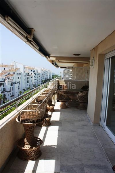 Foto 620f10c2-7d4a-45e2-a60a-e9ae1253f206. Pis a Puerto Banús Marbella