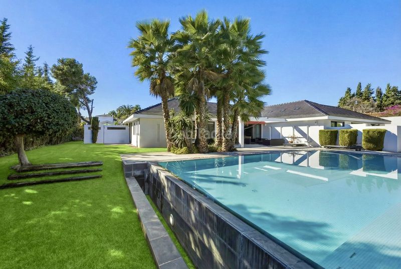 Foto 82ec9b7b-e44a-4600-a561-228b0357efbb. Maison jumelée avec parking dans Guadalmina Baja Marbella