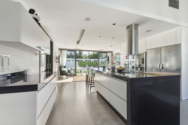 Foto ff18e0a9-75c4-4de1-af08-f9d7a02773d4. Maison jumelée avec parking dans Guadalmina Baja Marbella