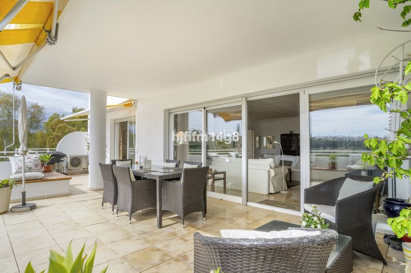 Foto 29596289-b4ed-4adc-a830-28e926839889. Piso en Guadalmina Alta Marbella