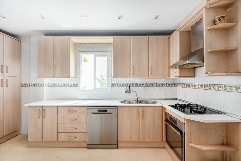 Foto 20f4b5b9-cd59-4611-98c2-1753d90c8130. Pis amb aparcament a La Carolina - Guadalpín Marbella