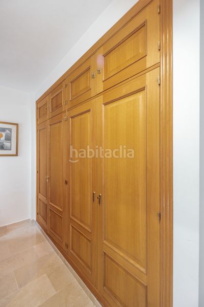 Foto bf979f8d-df2c-44eb-8e02-6f836a350b25. Pis amb aparcament a La Carolina - Guadalpín Marbella