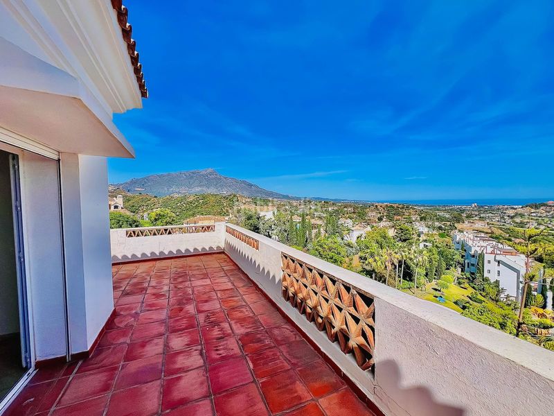 Foto b3c70584-b630-4a8a-9c0e-c7e3476053bd. Reihenhaus mit parking in La Quinta Benahavís