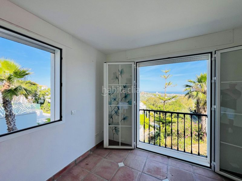Foto ddc10484-6c43-44b2-a7ac-dfb0e1b93c73. Reihenhaus mit parking in La Quinta Benahavís