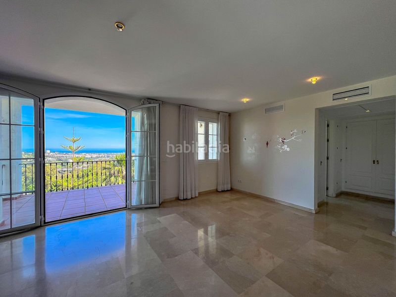 Foto f4dd672f-3555-4a29-ac99-9858dd00f427. Reihenhaus mit parking in La Quinta Benahavís