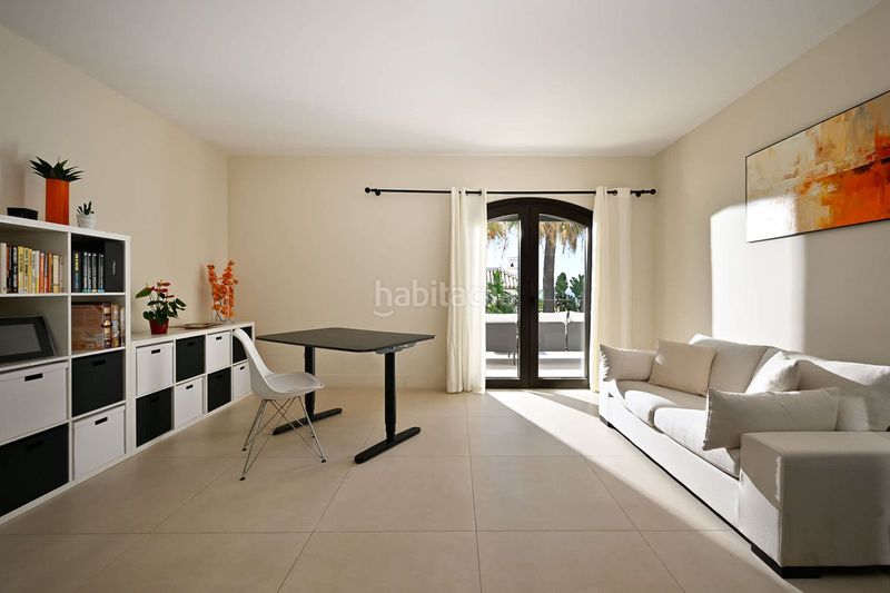 Foto 1fda0ea6-4e0d-449a-9bab-b78747fc2f10. Casa adossada amb aparcament a Marbesa Marbella