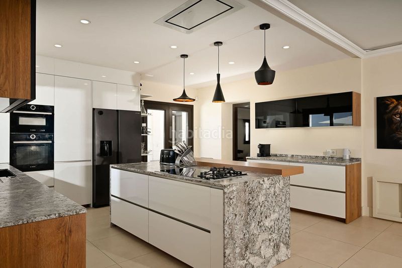 Foto 473aebfc-acef-4b00-ac04-71268c4b0f3d. Casa adossada amb aparcament a Marbesa Marbella