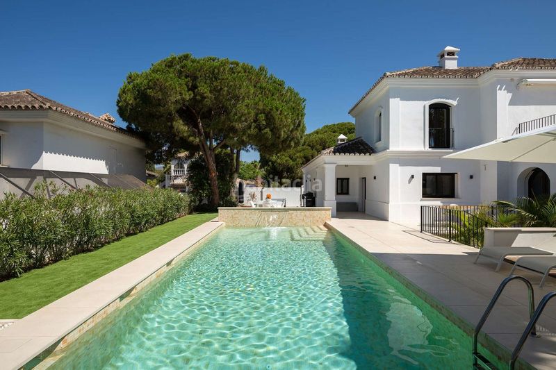 Foto f424e5b8-a135-49b5-8d4d-598be0b1db00. Casa adossada amb aparcament a Marbesa Marbella