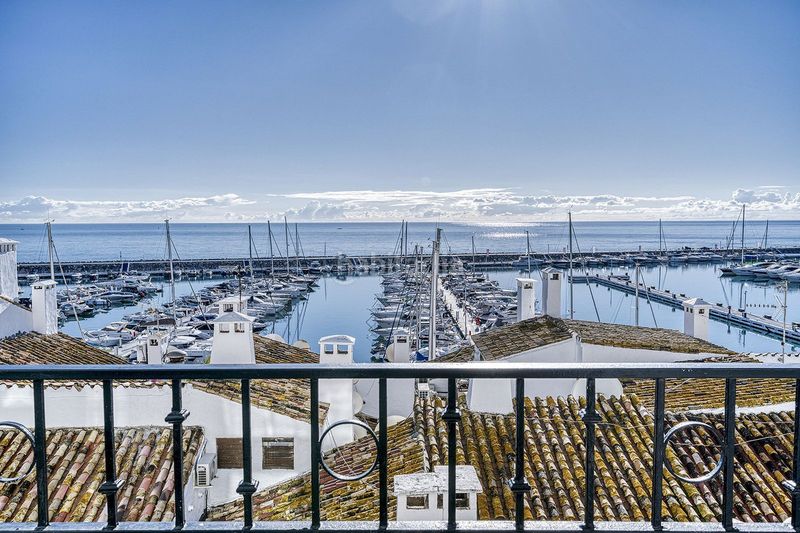 Foto b472c021-5d6c-4745-b317-f28d3ece1f53. Piso en Puerto Banús Marbella