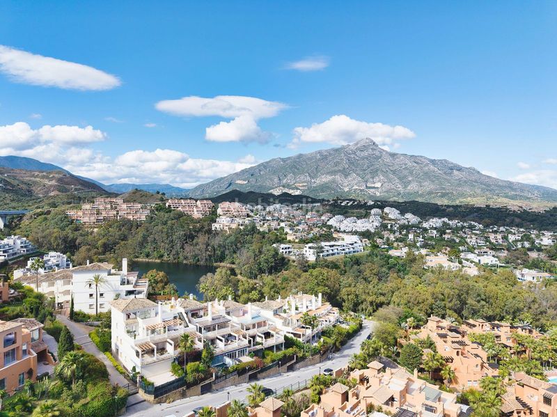 Foto f5aed7fd-488b-4214-9c25-8df20d6079b3. Piso en Las Brisas Marbella