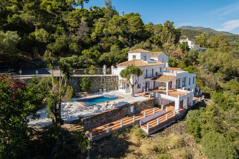 Foto 47826882-1f63-445d-966f-db11d9d796ce. Casa adossada a El Madroñal Benahavís